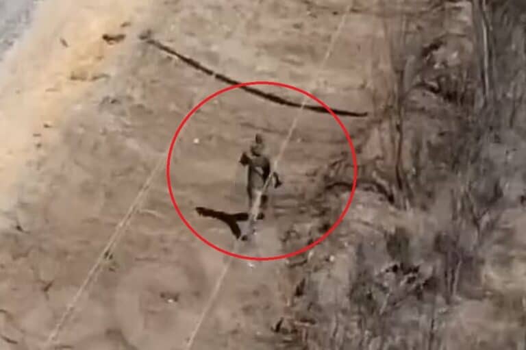 جندي روسي هارب من طائرة بيرقدار watanserb.com