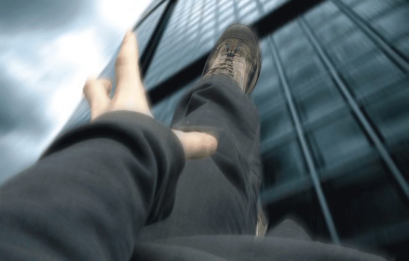 حلم السقوط من مكان مرتفع