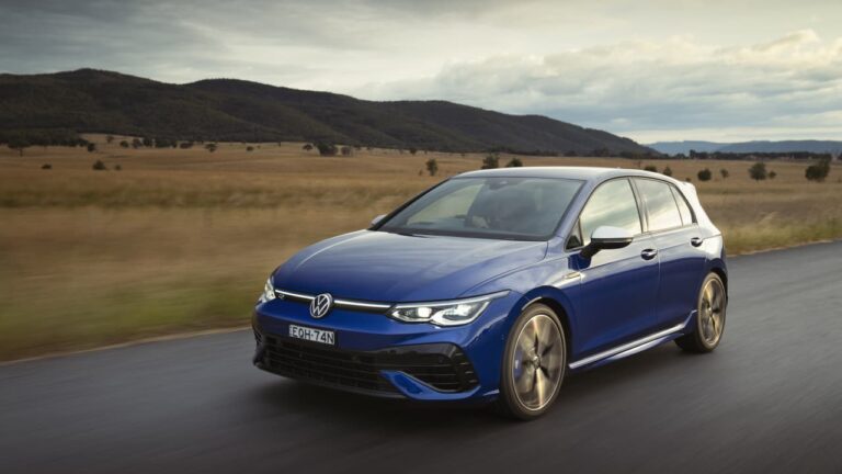 تعرف على مواصفات سيارة فولكس فاجن جولف R 2022 التي جعلت أداءها فائقاً watanserb.com