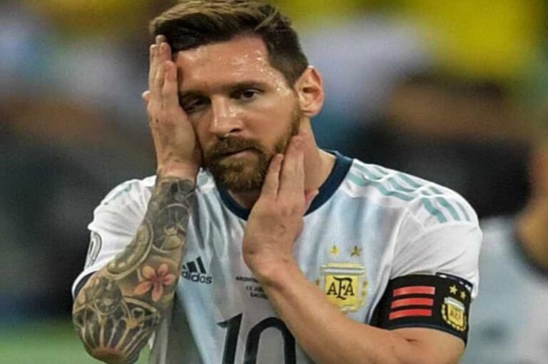 ليونيل ميسي والصورة مع مشجع اكوادوري watanserb.com