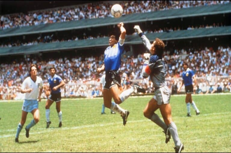 قميص مارادونا الشهير يعرض في المزاد العلني بسعر خيالي (صور) قميص الراحل دييغو مارادونا يعرض في مزاد علني بسعر خيالي watanserb.com