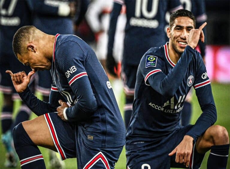 احتفال مبابي وحكيمي في المباراة مع باريس سان جيرمان watanserb.com