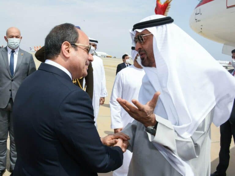 تيران وصنافير للسعودية ودرر شركات مصر للإمارات ونشطاء: “السيسي يبيع البلد بالقطعة” watanserb.com