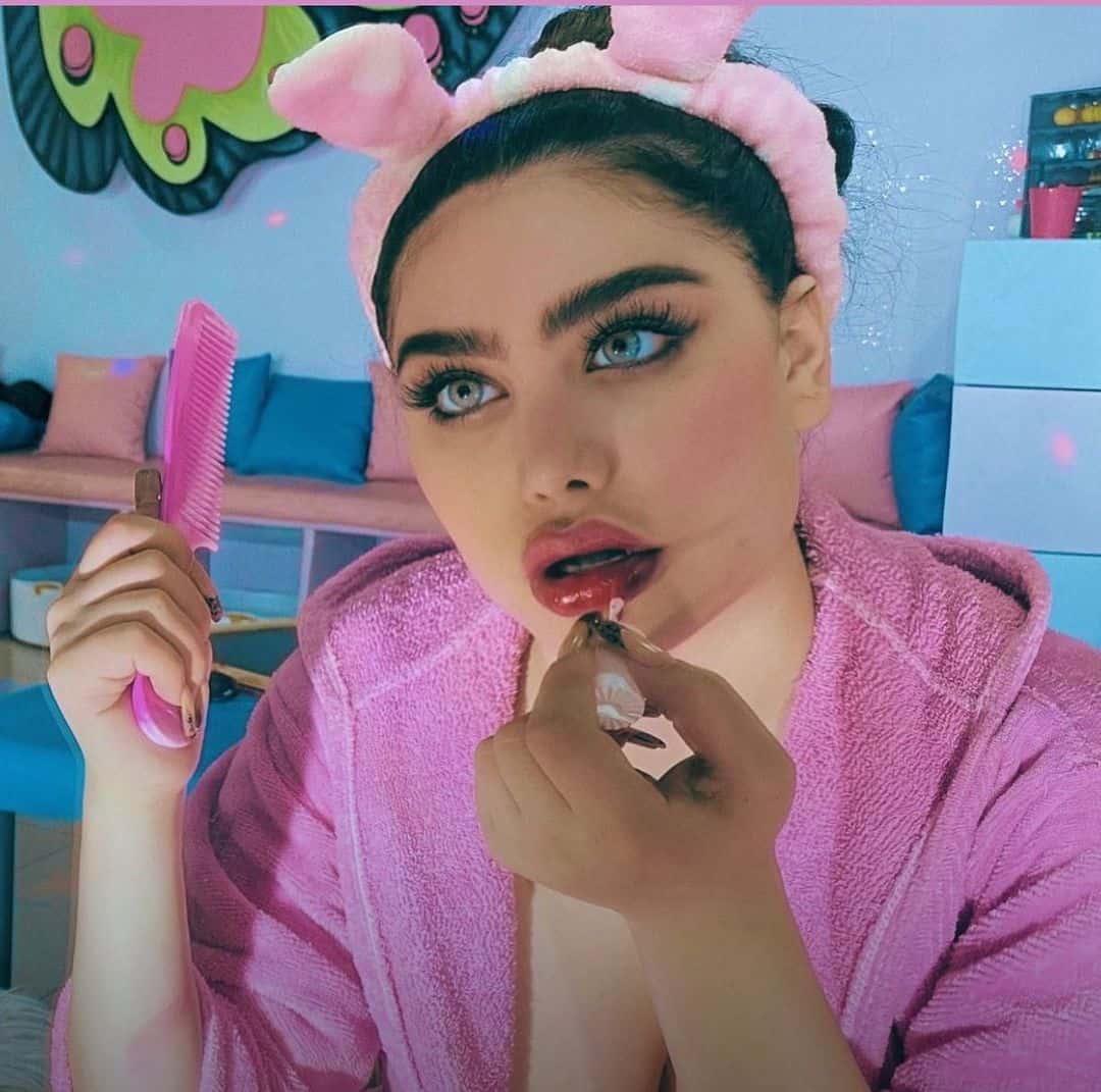 إنجي خوري بروب الاستحمام