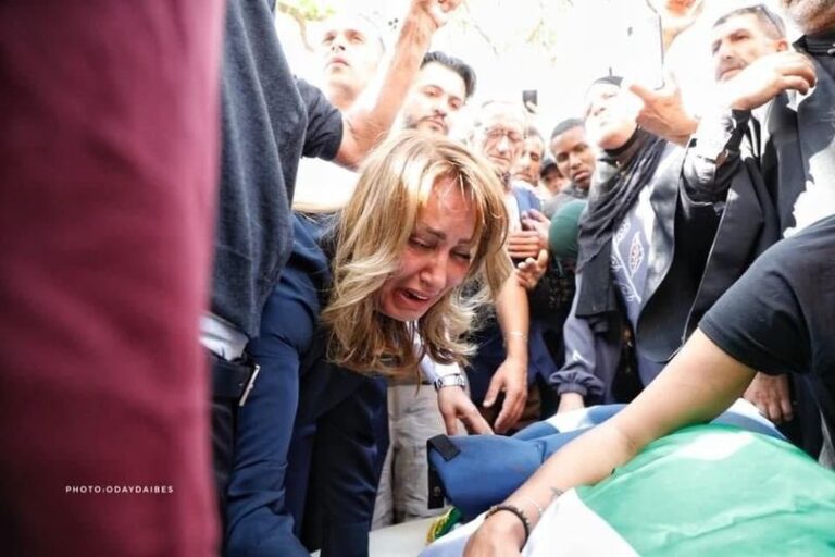 تشييع الشهيدة شيرين أبو عاقلة وسط حالة من الصدمة والحزن (شاهد) شيرين أبو عاقلة watanserb.com