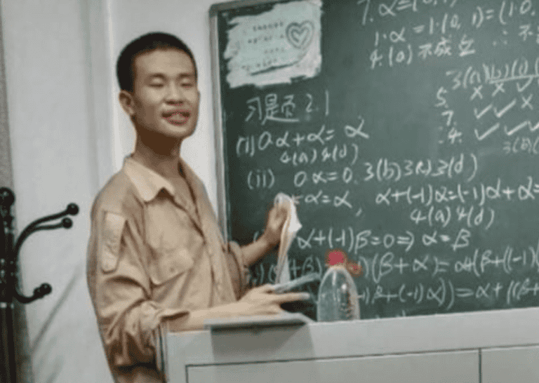 أستاذ عبقري يحل في ليلة واحدة مشكلة رياضيات حيرت العلماء 4 أشهر! watanserb.com