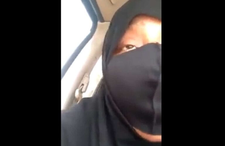 أم عمانية تناجي بأولادها watanserb.com