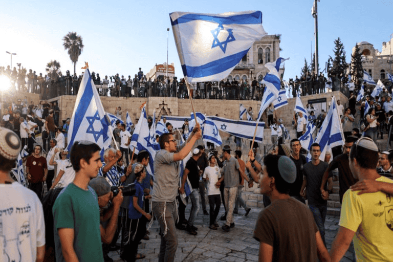 رفض بينيت إلغاء مسيرة الأعلام watanserb.com