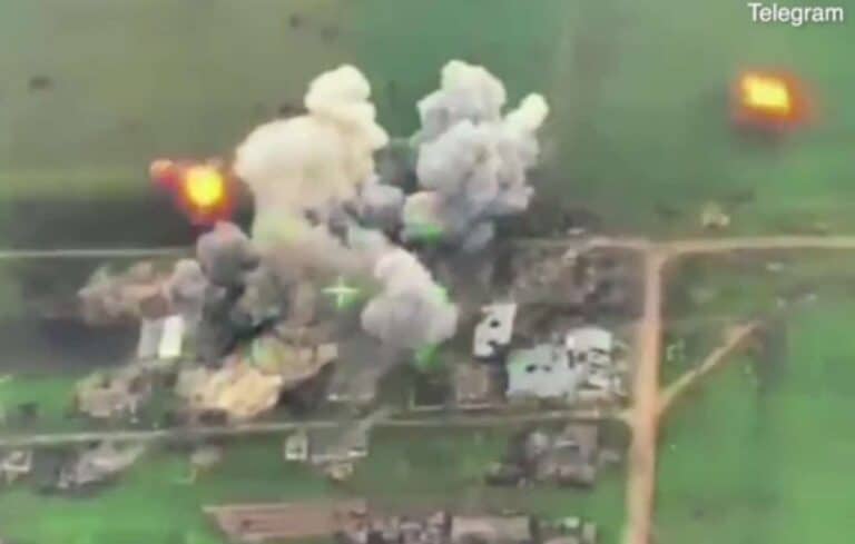 شاهد كيف دمّرت صواريخ حرارية روسية “تمزق الأعضاء البشرية” أهدافاً في أوكرانيا استخدام صواريخ حرارية في أوكرانيا watanserb.com