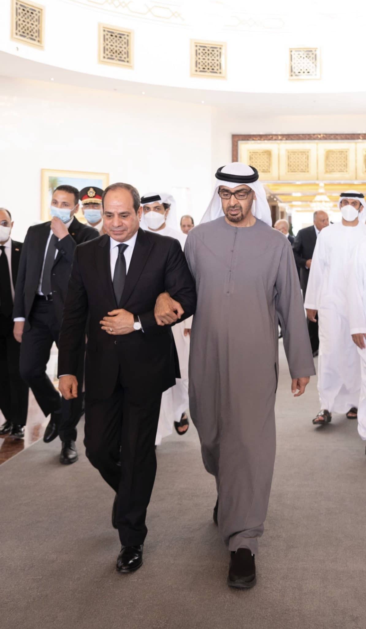 السيسي يعزي محمد بن زايد بوفاة الشيخ خليفة بن زايد