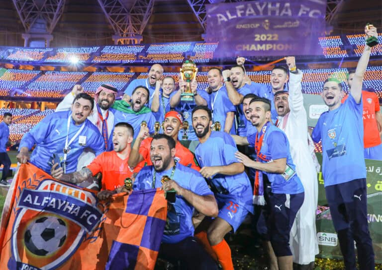 الفيحاء يتوج بلقب كأس الملك بعد فوزه على الهلال السعودي watanserb.com