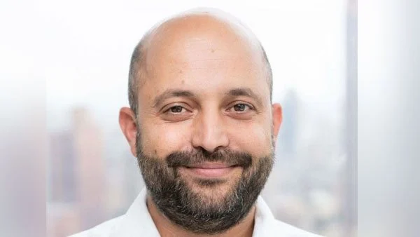 إيال هولاتا