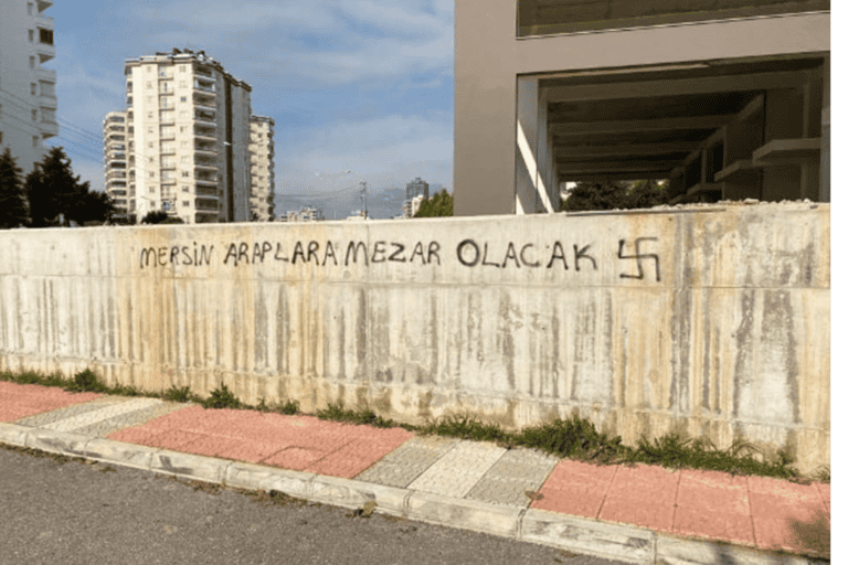 شعارات نازية ضد العرب واللاجئين السوريين على الجدران في تركيا شعارات نازية ضد العرب واللاجئين السوريين watanserb.com