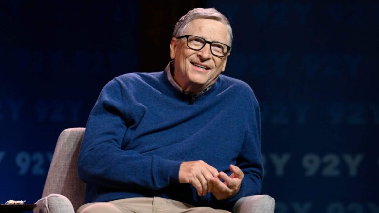 أي هاتف يستخدمه بيل غيتس؟ بيل غيتس watanserb.com