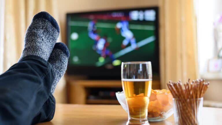 مشاهدة التلفاز بهذه الطريقة ستقتلك مبكراً watanserb.com