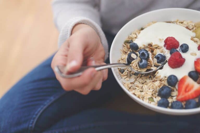 هل تفويت وجبة الإفطار يضر بصحتك؟ watanserb.com