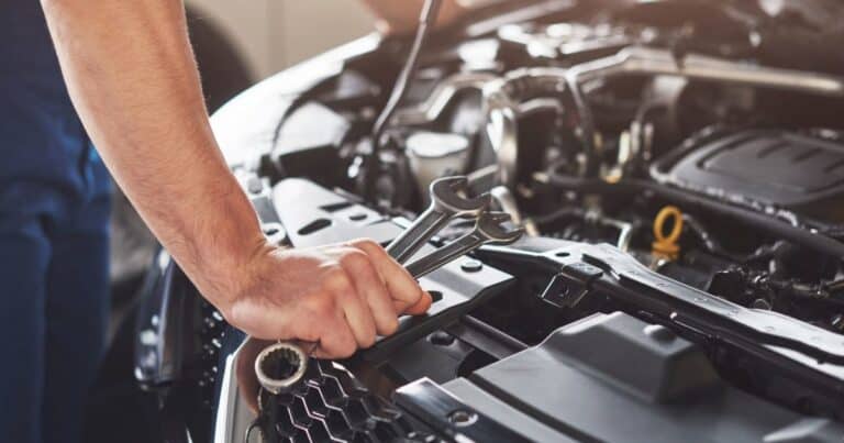 إرشادات هامة للتعامل مع وضع الوقود الخاطئ في سيارتك وتفادي الأعطال المكلفة ماذا تفعل إذا وُضع الوقود الخطأ في سيارتك؟ watanserb.com