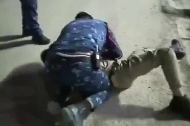 بطولة شرطي عراقي انقض على شخص حاملا قنبلة يدوية وهدد بتفجير طفلته (شاهد) شرطي عراقي watanserb.com