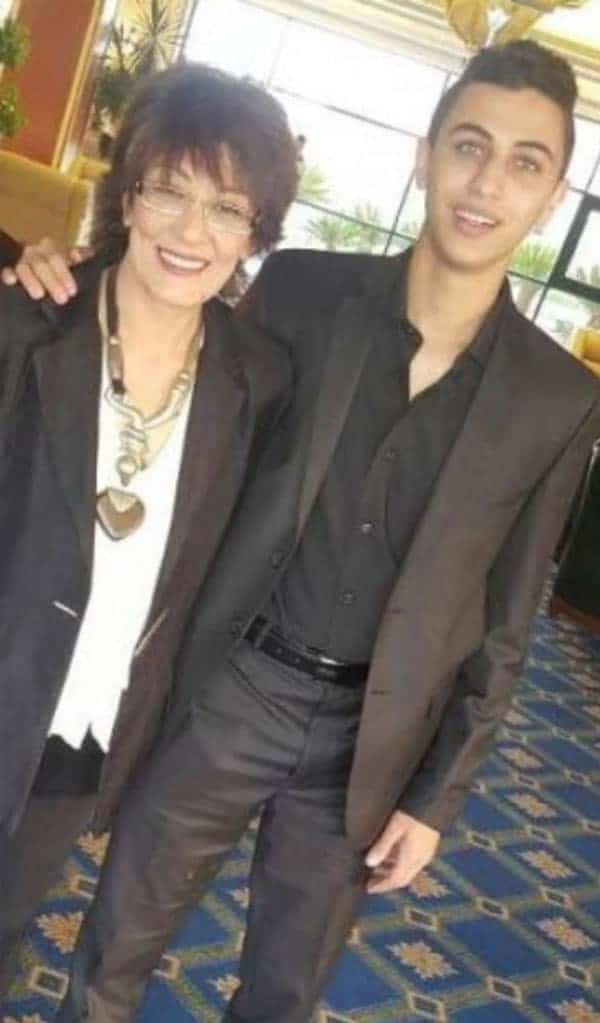 سماح أنور وابنها الشاب
