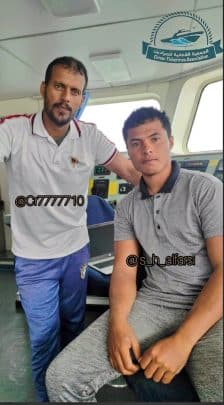 شاهد..أول صور لمفقودي الأشخرة سالم وعلي الجعفري من على متن السفينة الباكستانية التي أنقذتهما صور لمفقودي الأشخرة watanserb.com