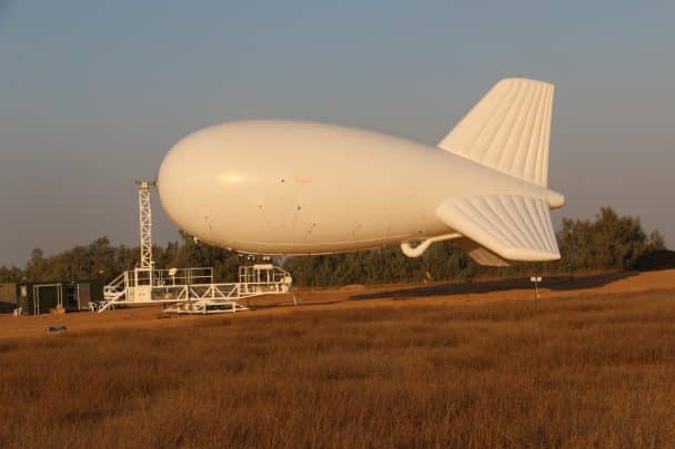 قصف مدفعي لجيش الاحتلال شمال غزة بعد سقوط منطاد مراقبة واستيلاء المقاومة عليه سقوط منطاد اسرائيلي غزة watanserb.com