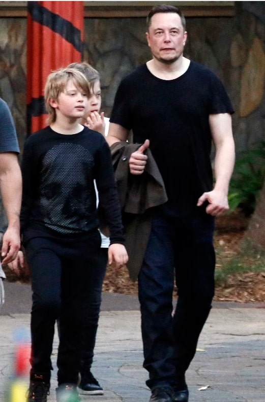 إيلون ماسك وابنيه التوأم أحدهما تحول جنسياً