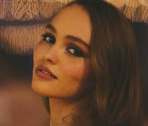 ابنة جوني ديب تعيش لحظات حميمية مع حبيبها “ياسين” في أول ظهور لها بعد فوز والدها (شاهد) ابنة جوني ديب تعيش لحظات حميمية مع حبيبها "ياسين" في أول ظهور لها بعد فوز والدها (شاهد) watanserb.com