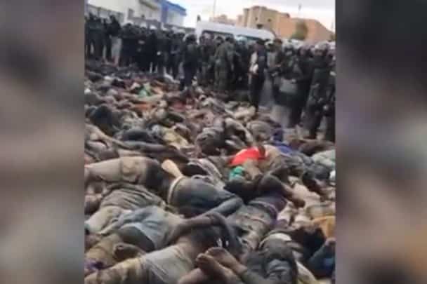 الأمن المغربي يرتكب مجزرة ضد مهاجرين أفارقة .. أكثر من 45 قتيلاً ومئات الجرحى (شاهد) مجزرة ضد مهاجرين أفارقة watanserb.com