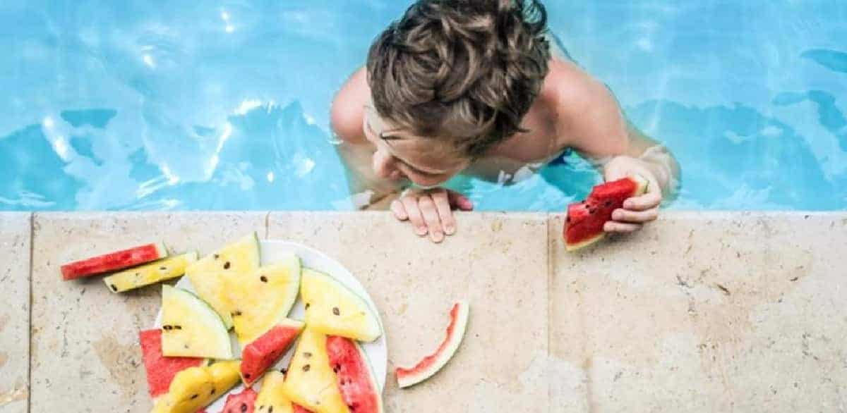 الاستحمام مباشرة بعد الأكل يبطئ عملية الهضم