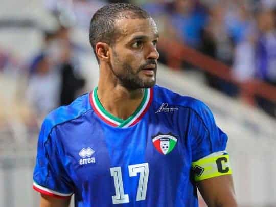 قائد المنتخب الكويتي بدر المطوع عميد لاعبي كرة القدم في العالم watanserb.com