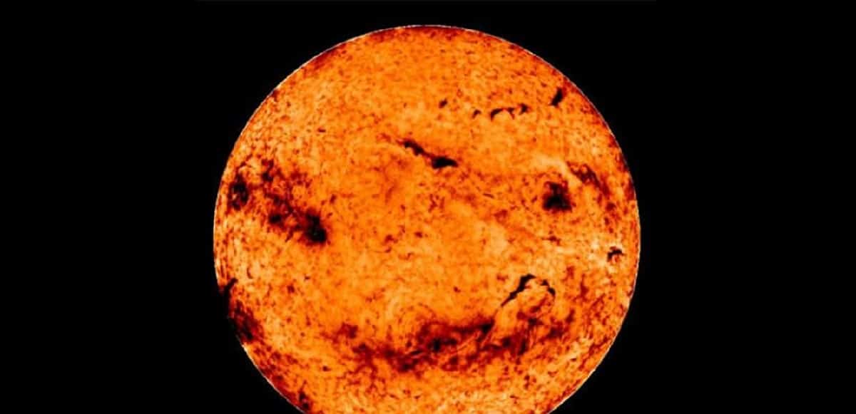 المجال المغناطيسي المحيط بهذه البقعة الشمسية العملاقة المسمى AR3038 لديه القدرة على إطلاق توهجات شمسية من الفئة M باتجاه كوكبنا.