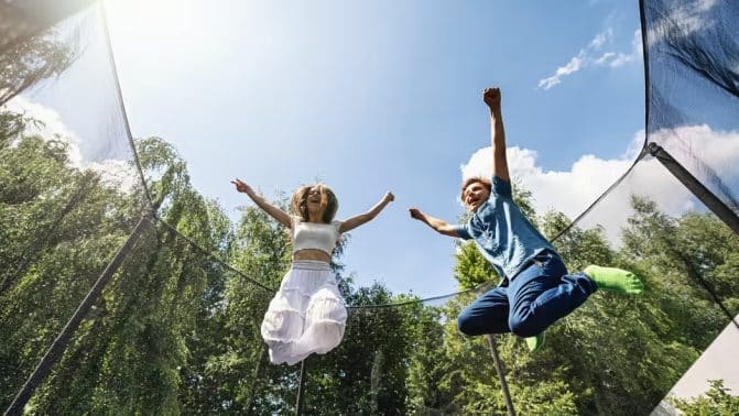 المنطة أو الترامبولين تسبب في مشاكل صحية للأطفال watanserb.com