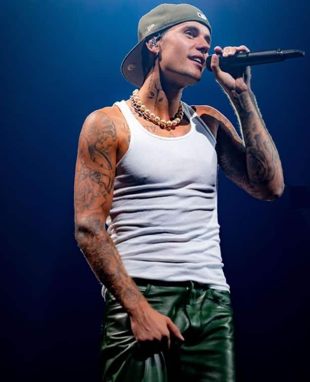 جاستن بيبر ألغى جولة عروضه الفنية بسبب مرضه