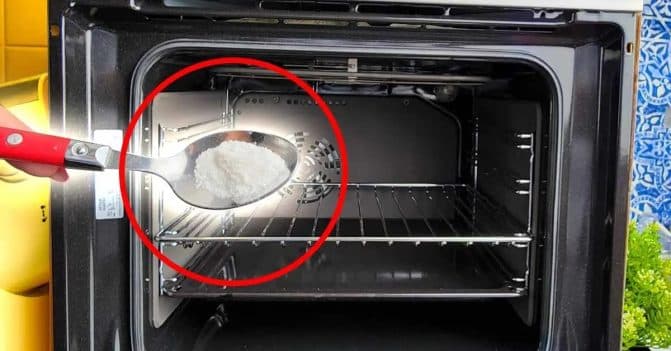 ربات البيوت يضعن السكر قبل الطهي watanserb.com