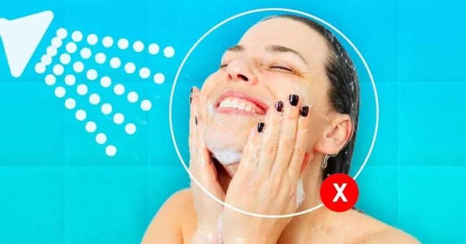 غسل الوجه في أثناء الاستحمام يسبب له المضار watanserb.com