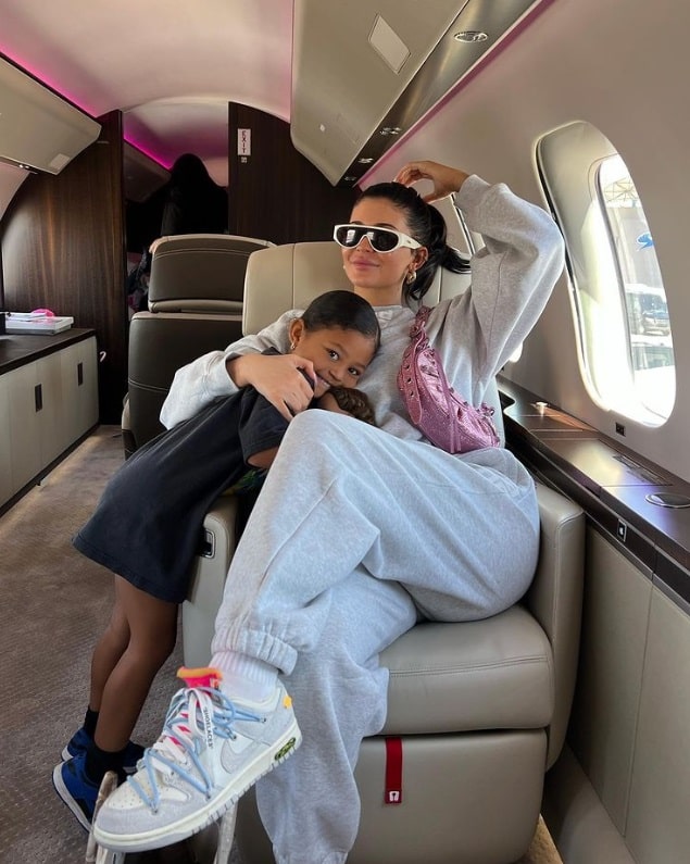 كايلي جينر وابنتها