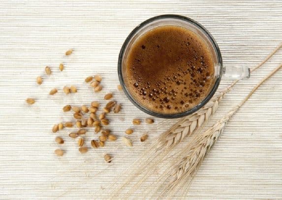 لا يغرك اللون البني لهذه البدائل فهي ليست بالقهوة ولا تحتوي على الكافيين watanserb.com