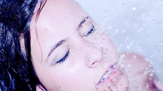 لماذا يجب ألا تستحم بعد الأكل مباشرة؟ لا ينصح الخبراء بالاستحمام بعد الأكل watanserb.com