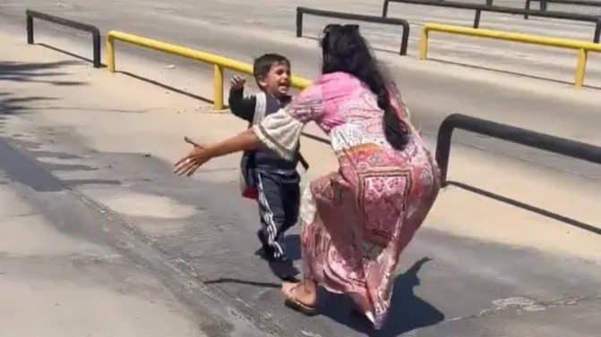 الإعلامية الأردنية أحلام العجارمة تحتفل بلقاء ابنها وتكشف قصة اختطافه في تركيا (شاهد) لقاء أحلام العجارمة بابنها watanserb.com