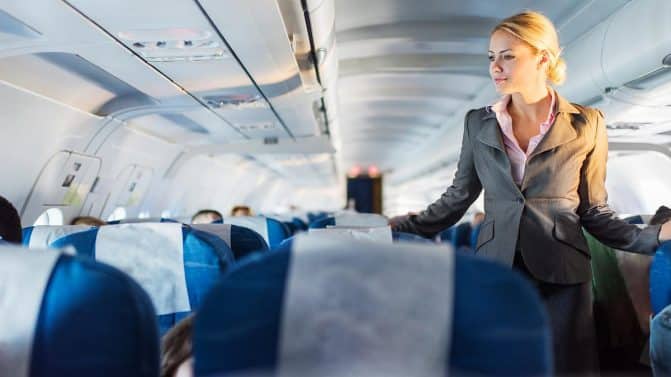 هذا أول شيء يلاحظه مضيفو طيران على الراكب عندما يصعد طائرة أول شيء يلاحظه مضيفو طيران على الراكب watanserb.com