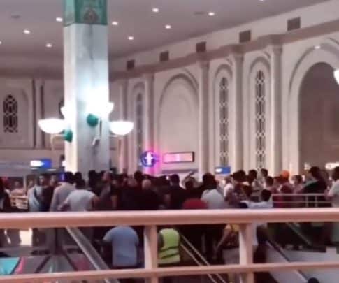 اقتحام مهاجرين أفارقة لمطار تونس الدولي watanserb.com