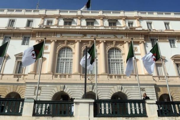 الجزائر تنهي مهام سفيرها في أوكرانيا watanserb.com