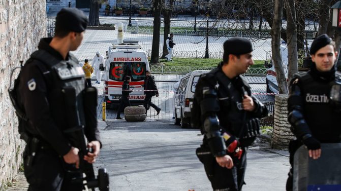 الشرطة التركية تقتل طفلا خلال إطلاق نار على حافلة مهاجرين الشرطة التركية تقتل طفل watanserb.com