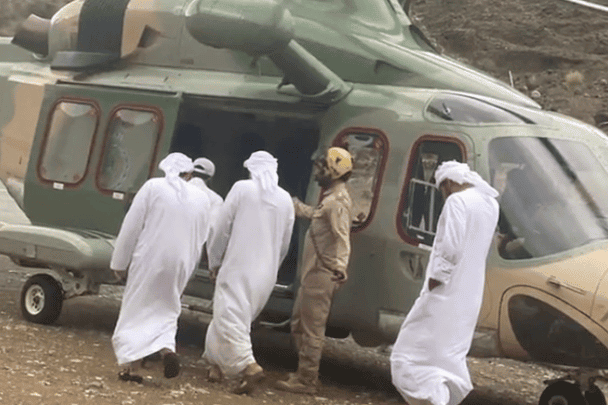 بينهم 32 خليجيا.. طيران شرطة عمان السلطانية ينفذ عملية إخلاء لـ 134 شخصا حاصرتهم الأودية (شاهد) طيران شرطة عمان السلطانية watanserb.com