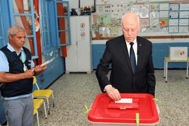 الاستفتاء على الدستور بتونس.. الإقبال ضعيف جدا وقيس سعيد في ورطة الاستفتاء على الدستور بتونس watanserb.com