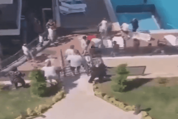 أتراك يهاجمون سياح خليجيين watanserb.com