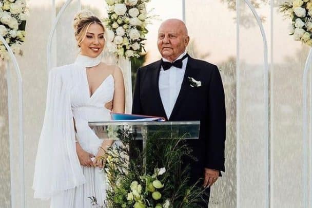 زواج رجل الأعمال التركي لوسيان أركاس من حبيبته التي تصغره بـ42 عاماً يثير الجدل حفل زواج لوسيان أركاس watanserb.com