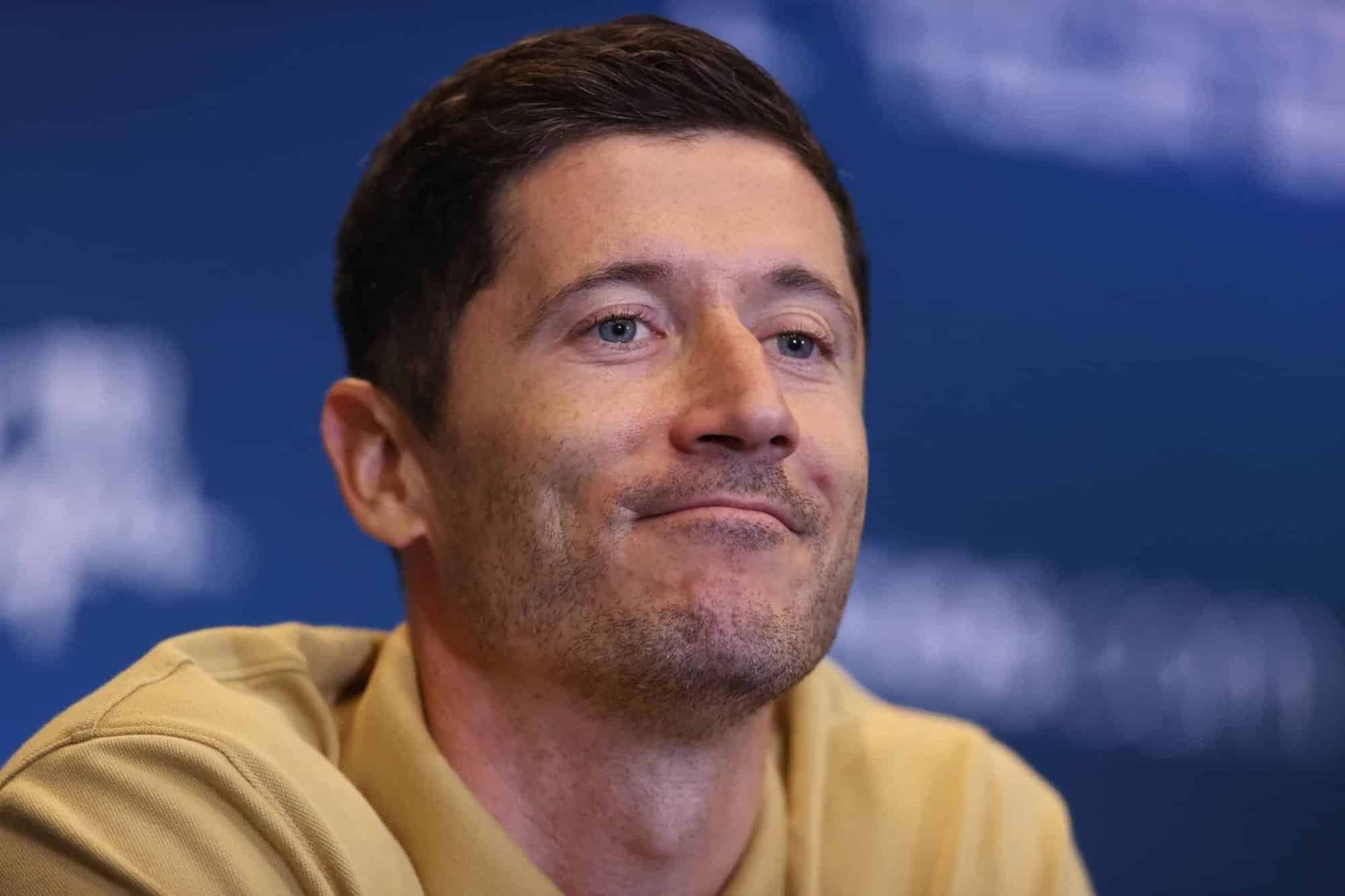 ليفاندوفسكي يكذب بايرن ميونخ بشأن سبب رحيله watanserb.com