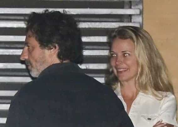 ردّ الخيانة بالخيانة؟! .. سيرجي برين مع امرأة شقراء بعد خيانة زوجته له مع إيلون ماسك سيرجي برين مع امرأة غامضة watanserb.com