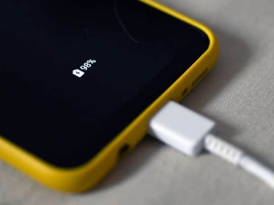 شركة آبل تحذر مستخدميها من خطأ قاتل يتلف بطارية آيفون watanserb.com